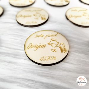 Drveni gravirani magnet za prvu pričest