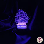 brod; mornari; poklon za mornara; poklon za kapetana broda; poklon za časnika; lampe s imenom; unikatni pokloni; lampe u boji; gravirane lampe; pokloni; noćna led lampa; personalizirana led lampa; giftmanija; 3d lampa; personalizirani pokloni; poklon za dečka; poklon;