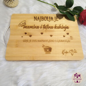 Giftmanija, poklon; personalizirani pokloni, personalizirana daska za rezanje; gravirana daska; poklon za kuhara; unikatni pokloni; daska za rezanje; kuhača;