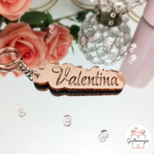 Giftmanija; privjesci; privjesci za ključeve; personalizirani privjesci za ključeve; personalizirano; unikatni pokloni; pokloni; privjesci od akrila; zlatni privjesci; srebrni privjesci; rose gold privjesci; plexiglas privjesci; personalizirani pokloni; privjesak auto; privjesak kamion; motor; poklon za vozače; poklon za šofera; pokloni za goste; zahvalnice; poklon za djevojačke; puzzle privjesci; zahvalnice za goste; zahvalnice za vjenčanja; svadbene zahvalnice; vjenčanja; sve za vjenčanja; poklon za Dan očeva; poklon za tate; qr kod; poklon za rođendan;