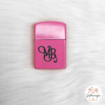 upaljač; zippo; gravirani upaljač; poklon; personalizirani poklon; personalizirani upaljač; zippo upaljači; gravirani upaljači; unikatni poklon; pokloni; poklon za godišnjice; upaljači; giftmanija; momačke; djevojačke; poklon za kuma; poklon za kumu; poklon za njega; poklon za dečka; poklon za muža; poklon za frenda; poklon za rođendan; što pokloniti;