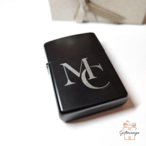 upaljač; zippo; gravirani upaljač; poklon; personalizirani poklon; personalizirani upaljač; zippo upaljači; gravirani upaljači; unikatni poklon; pokloni; poklon za godišnjice; upaljači; giftmanija; momačke; djevojačke; poklon za kuma; poklon za kumu; poklon za njega; poklon za dečka; poklon za muža; poklon za frenda; poklon za rođendan; što pokloniti;