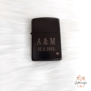 upaljač; zippo; gravirani upaljač; poklon; personalizirani poklon; personalizirani upaljač; zippo upaljači; gravirani upaljači; unikatni poklon; pokloni; poklon za godišnjice; upaljači; giftmanija; momačke; djevojačke; poklon za kuma; poklon za kumu; poklon za njega; poklon za dečka; poklon za muža; poklon za frenda; poklon za rođendan; što pokloniti;
