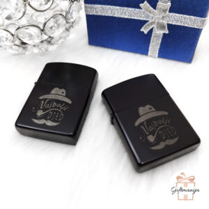 upaljač; zippo; gravirani upaljač; poklon; personalizirani poklon; personalizirani upaljač; zippo upaljači; gravirani upaljači; unikatni poklon; pokloni; poklon za godišnjice; upaljači; giftmanija; momačke; djevojačke; poklon za kuma; poklon za kumu; poklon za njega; poklon za dečka; poklon za muža; poklon za frenda; poklon za rođendan; što pokloniti;