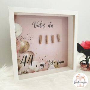 Giftmanija; personalizirani okvir; ; personalizirano; unikatni pokloni; pokloni; personalizirani pokloni; pokloni za rođendan; čestitka za rođendan; šaljivi pokloni; vidiš da 40 i nije tako puno;