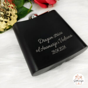 pljoska; gravirana pljoska; personalizirane pljoske; poklon; personalizirani pokloni; unikatni poklon; aluminijske pljoske; momačke; djevojačke; poklon za kuma; unikatni pokoni; poklon za kumu; za nju; za njega; Giftmanija; šaljivi pokloni;