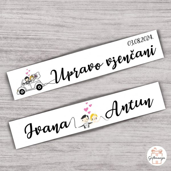 Dekorativne tablice za auto mladenaca na svadbenom automobilu