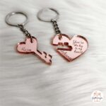 Giftmanija; privjesci; privjesci za ključeve; personalizirani privjesci za ključeve; personalizirano; unikatni pokloni; pokloni; privjesci od akrila; zlatni privjesci; srebrni privjesci; rose gold privjesci; plexiglas privjesci; personalizirani pokloni; privjesak auto; privjesak kamion; motor; poklon za vozače; poklon za šofera; pokloni za goste; zahvalnice; poklon za djevojačke; puzzle privjesci; zahvalnice za goste; zahvalnice za vjenčanja; svadbene zahvalnice; vjenčanja; sve za vjenčanja; poklon za Dan očeva; poklon za tate; qr kod; poklon za rođendan;