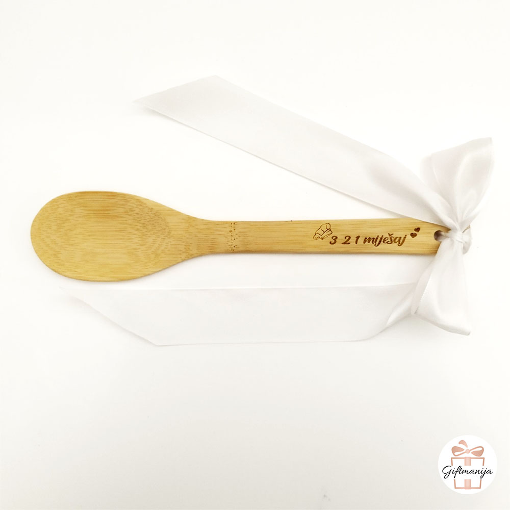 Giftmanija, poklon; personalizirani pokloni; gravirana daska; poklon za kuhara; unikatni pokloni; kuhača;
