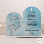 Unikatni poklon za krštenje dječaka. Svijetloplavi stalak od dva luka s personaliziranim imenom djeteta, srebrnim križem i prigodnim tekstom po vašem izboru.