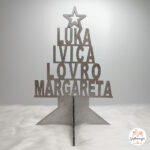 personalizirani božićni bor s imenima; drveni bor; božićni ukrasi; personalizirani božićni pokloni; drveni ukras, srebrni bor, unikatni drveni božićni ukras; poklon za obitelj; Giftmanija;