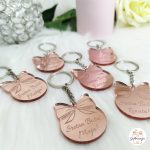 Rose gold ogledalo privjesci za ključeve u obliku božićne kuglice s mašnom i graviranim imenima