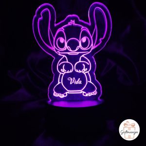 3D LED lampa Stitch s imenom Vida ljubičasto svjetlo; Personalizirana LED lampa Stitch; Lilo i Stitch poklon; noćna lampa za djecu; unikatni pokloni; Giftmanija; lampa s gravurom; poklon za rođendan; dječja soba dekoracija