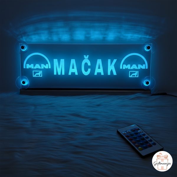 Poklon za kamiondžije; LED tablica za kamion; Personalizirani pokloni za vozače; MAN oprema za kabinu; Svjetleće ime za kamion; Kamionski dodaci MAN; RGB LED natpis s imenom; Ukras za vjetrobransko staklo kamiona; Personalizirana MAN ploča; Poklon za vozača kamiona; kamion; MAN oprema; LED rasvjeta; unikatni pokloni; truck life; oprema za kabinu; svjetleća tablica; vozači kamiona; Giftmanija; MAN Mačak; LED natpisi
