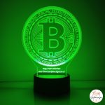 Personalizirana 3D LED Bitcoin lampa zelene boje s graviranom rođendanskom porukom i motivacijskim tekstom o bull runu