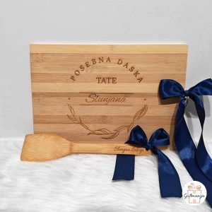 Personalizirana daska za rezanje s posvetom za tatu i plavom mašnom - Poklon za Dan očeva