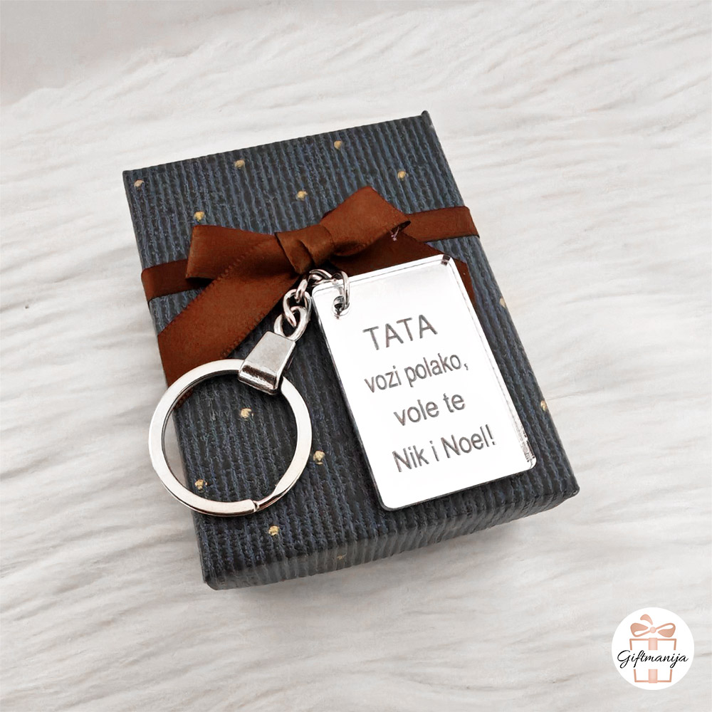 Personalizirani zrcalni privjesak vozi polako s posvetom za tatu i imenima djece na ukrasnoj kutijici