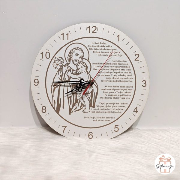 Drveni okrugli zidni sat s ilustracijom Svetog Josipa koji drži malog Isusa i ispisanim tekstom molitve.