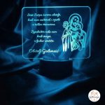 Personalizirana 3D LED Lampa Sveti Josip s molitvom i prezimenom obitelji, svijetli plavom bojom