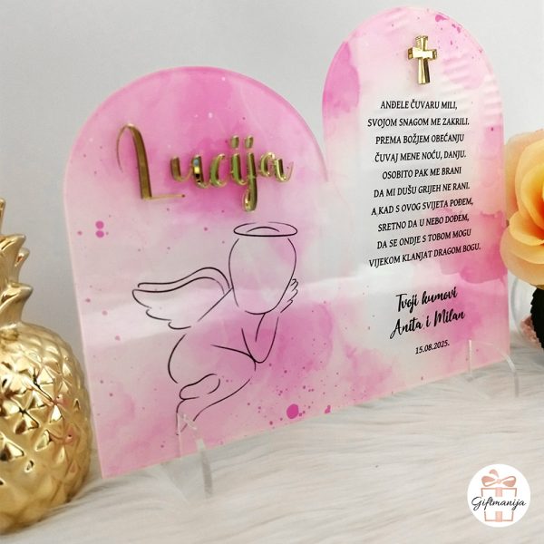 Personalizirani rozi akrilni stalak za krštenje curice sa zlatnim imenom Lucija, križem i molitvom Andjele čuvaru.