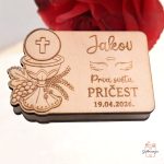 Personalizirane drvene zahvalnice za pričest kalež s graviranom hostijom, grožđem i pšenicom